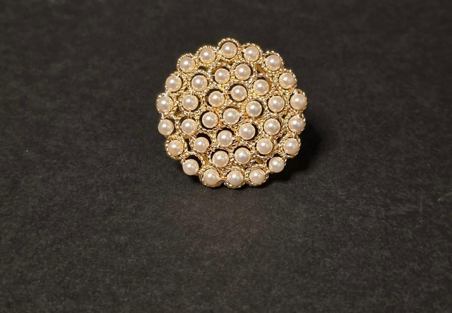 Base in bronzo placcato oro 24k, inserti in perle di majorca.