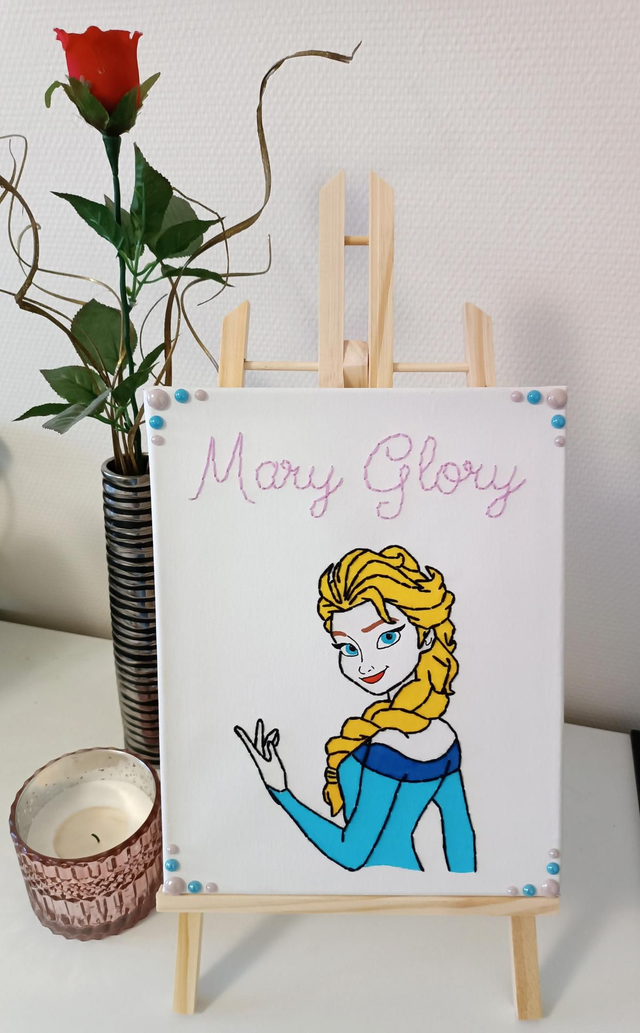 Toile brodée princesse avec prénom 