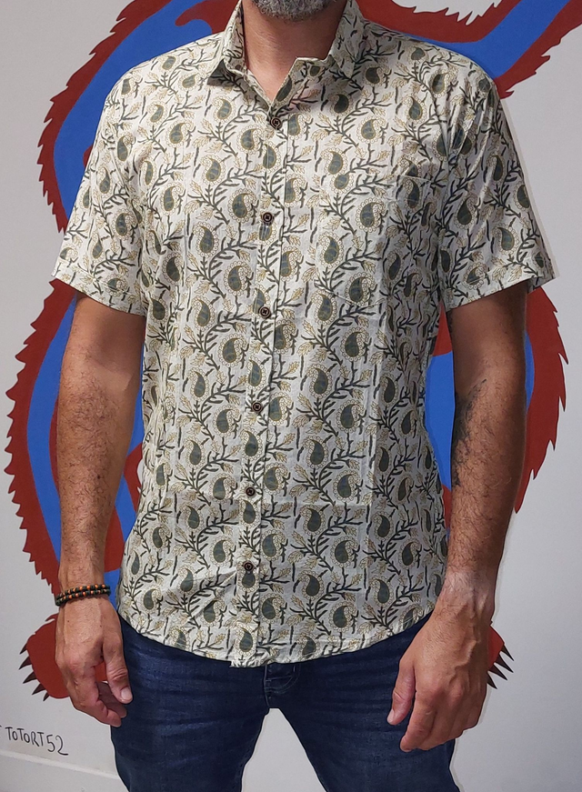 Chemise d&#039;été homme manches courtes, coton léger, motifs jaunes, gris et beige