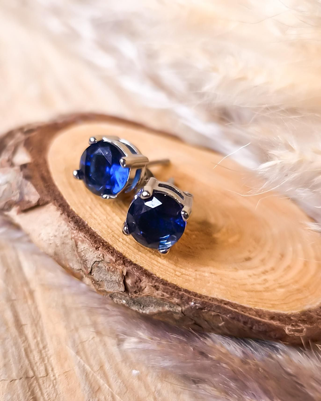 Boucles d'oreilles puces "Mini strass" - Modèle bleu nuit et argenté 