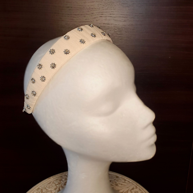 Diadema de tul color marfil bordada con apliques Ada