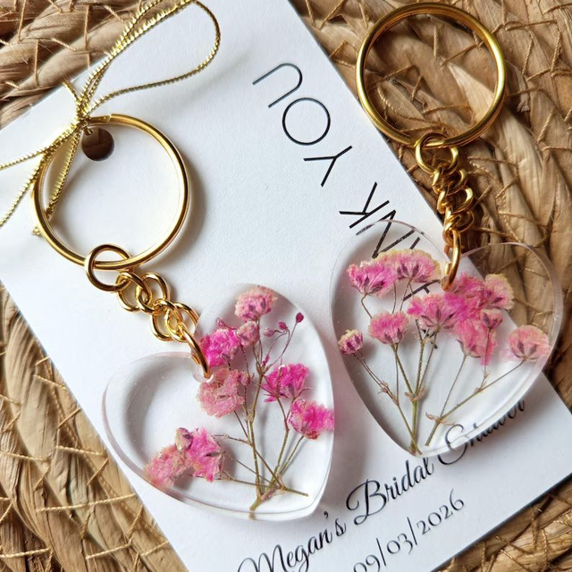 Breloczek serce z różową gipsówką 