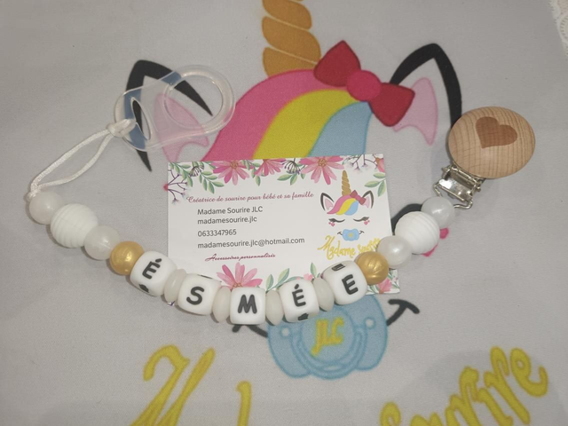 Attache tétine Forme