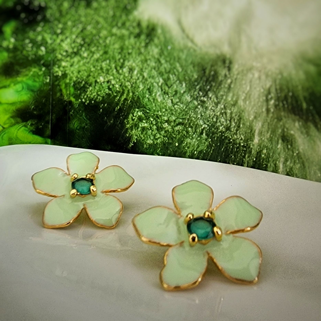Brinco Flor Verde Resinado - Ouro