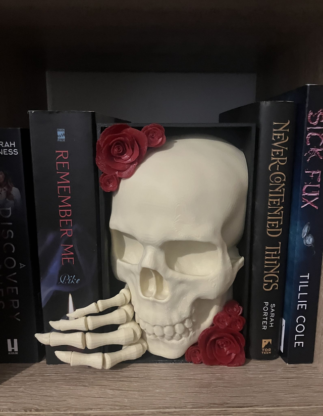 Skull and roses book nook