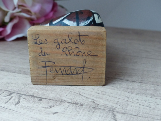 Galet chouette peint à la main sur socle en bois, Presse papier hibou, Galet souvenir vacances, Décoration bureau, maison bord de mer Rhône