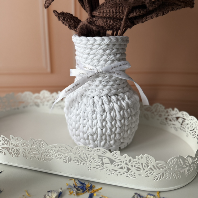 Vase en crochet blanc 