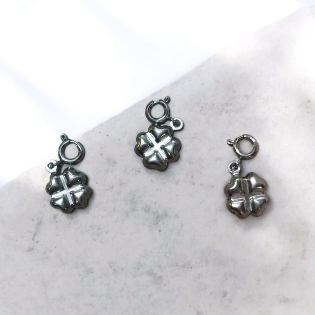 🍀 Charm’s Trèfle en Acier Inoxydable – Breloque Bijou 9 mm Argenté