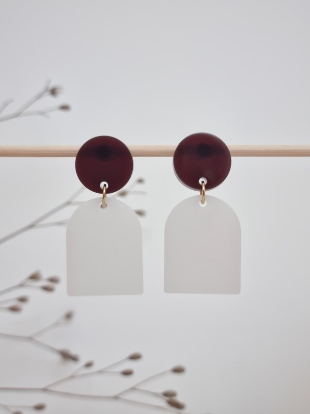 Puce et arche : Brun et blanc