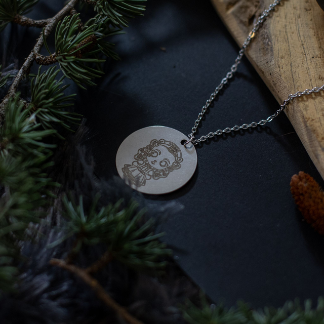 "creepy doll" collier en acier - collection creepy winter 