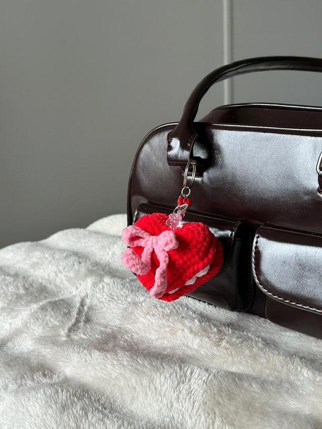 Bijou de sac Macaron coeur au crochet