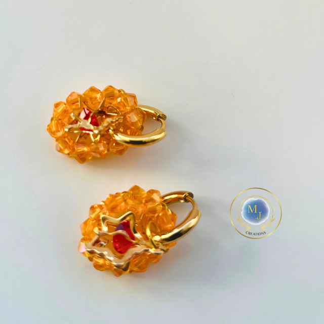 Handgemaakte Oranje Glaskralen Oorbellen met Goudkleurige Ster | MJ Creations