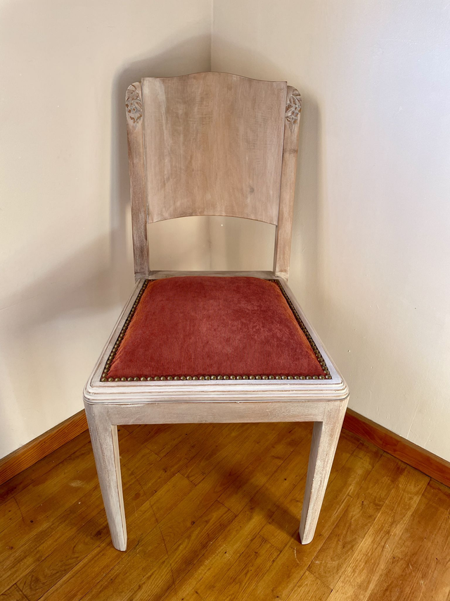 Chaise patinée velours