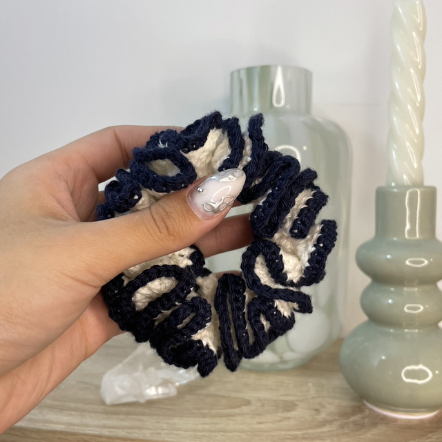 Chouchou au Crochet écru & bleu