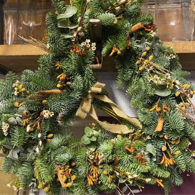 Winter Hearty Seeded Wreath 