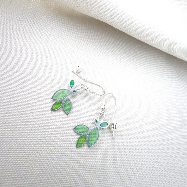 Éclat printanier - Boucles d'oreilles en émail plique à jour sur Argent