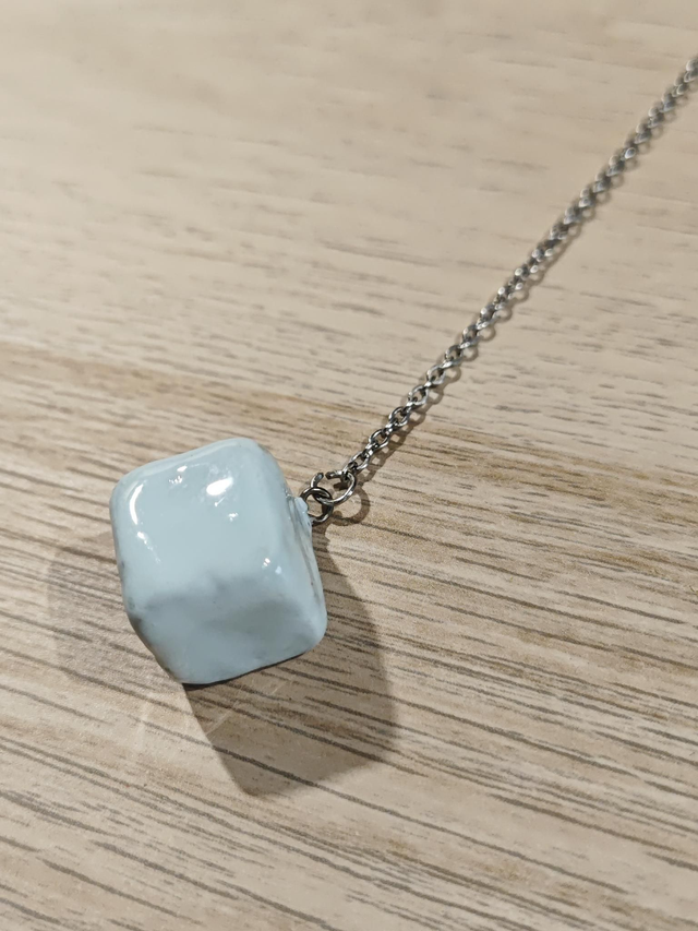 Pendule cube - bleu pâle