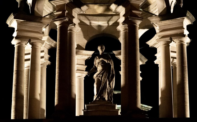 St George's statue Oxford college 