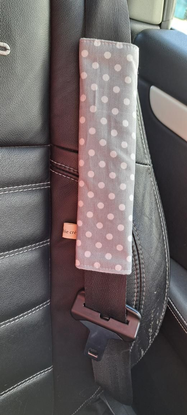 Protège ceinture sécurité pois gris
