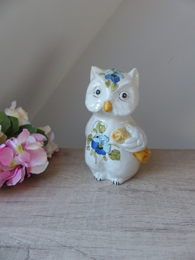 Ancienne tirelire Hibou savant décor floral Italie, Statuette Hibou avec rouleau de Parchemin, Idée Cadeau Projet, Cagnotte Etudiant Diplôme