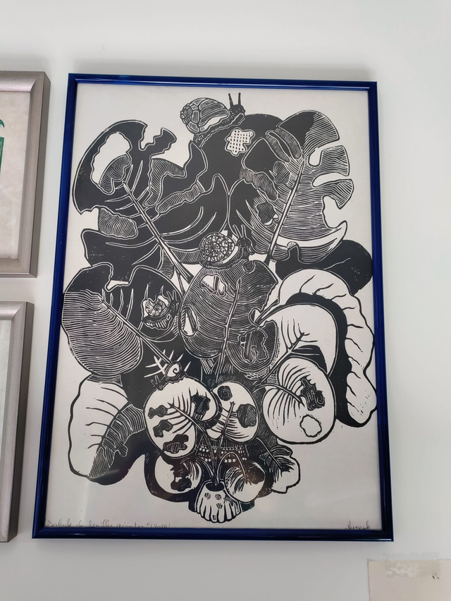 linogravure grande plante à escargots, format A3