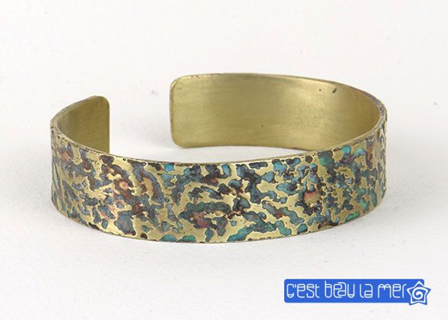 Bracelet laiton gravé patiné