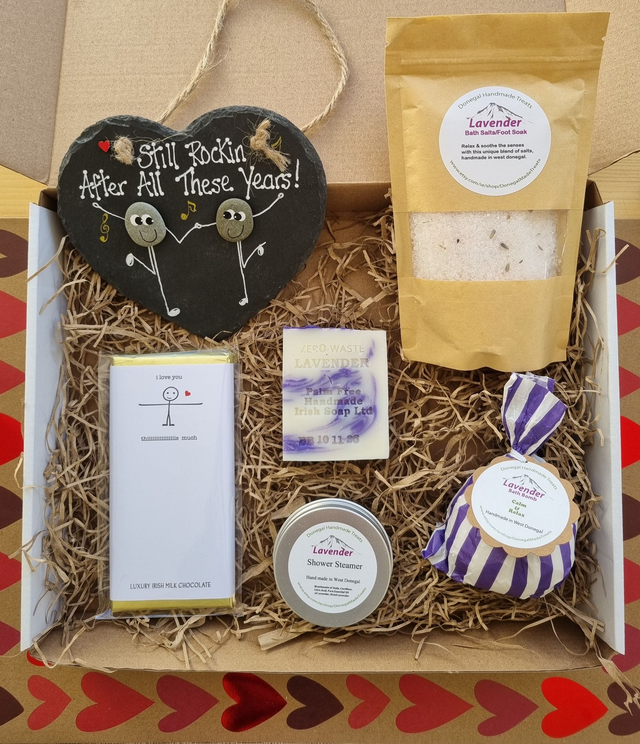 Luxury Irish Hamper with Handcrafted Pebble Art Slate