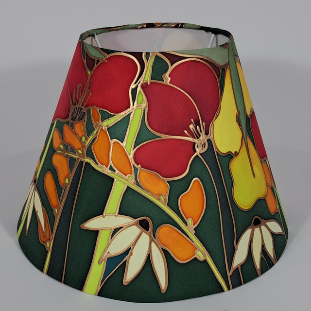 Hedgerow medium cone shade   