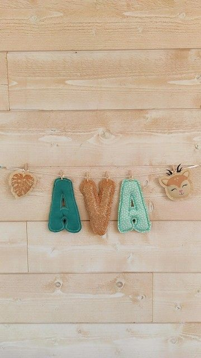 Guirlande prénom modèle AVA