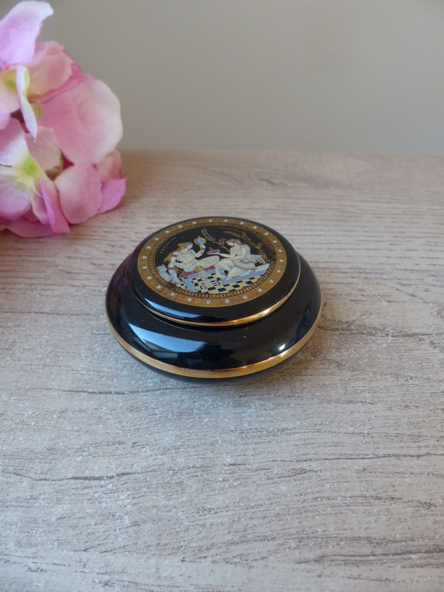 Petite boîte à bijoux en céramique grecque – Motif Aphrodite Déesse de l'Amour – Bordure dorée à l’or 24K – Cadeau romantique et décoratif