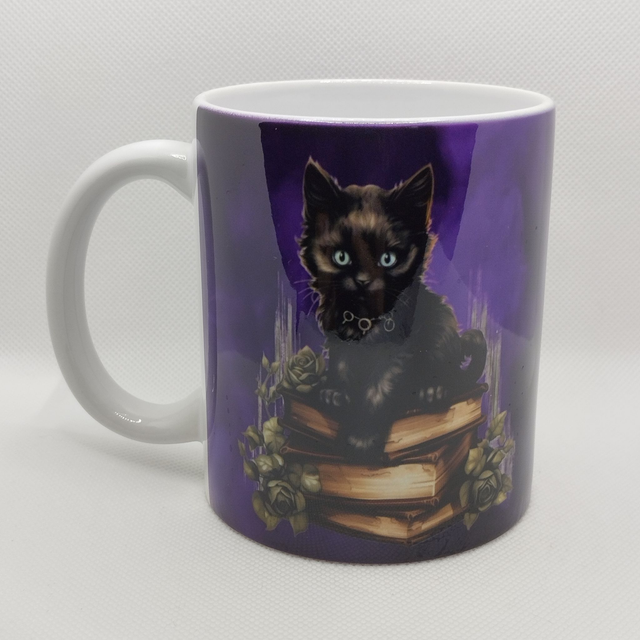 Chat sur livres (fumée mauve)