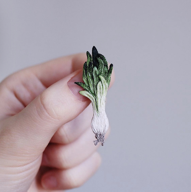Onion pin - Hand embroidered miniature