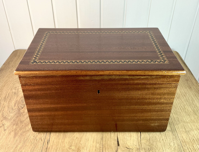 Grande boîte en bois Marqueterie sur couvercle
