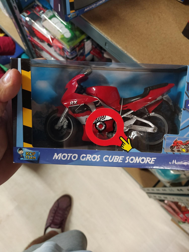 MOTO GROS CUBE SONORE