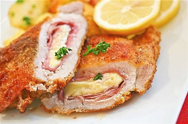 Cordon bleu mit Pommes 