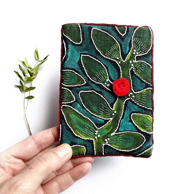 Tableau végétal peint et brodé main vert et rouge