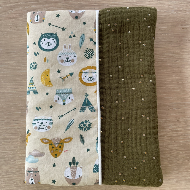 Protège carnet de santé, vert et animaux indiens 