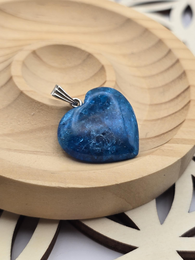 Pendentif Apatite forme coeur 