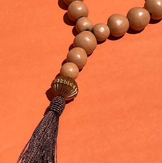 Terço Decorativo em Cerâmica Médio Marrom — Peça ÚNICA