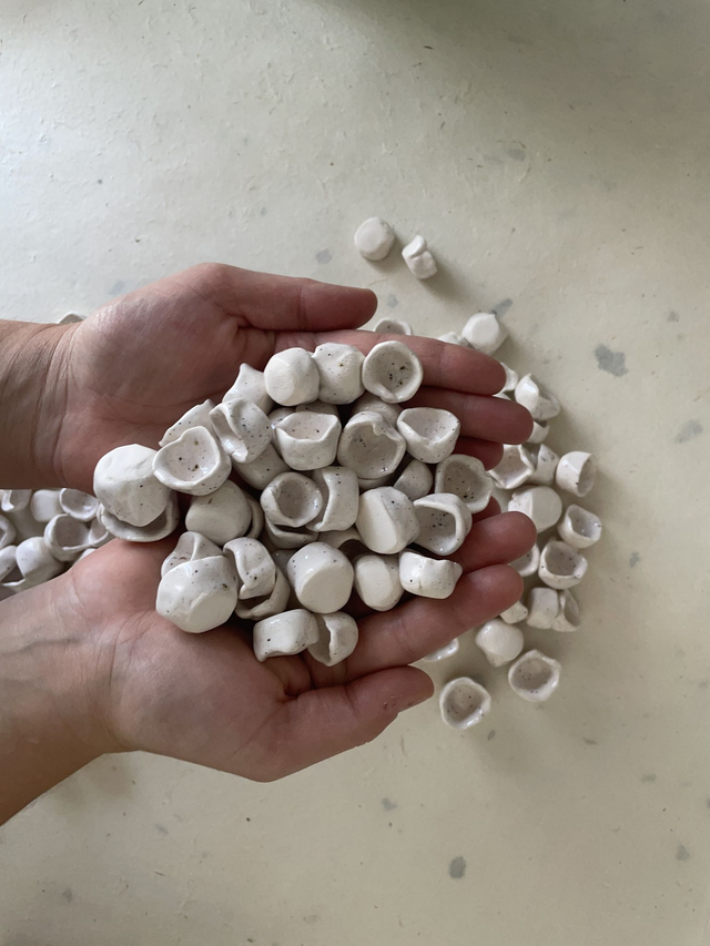 pans - light speckle