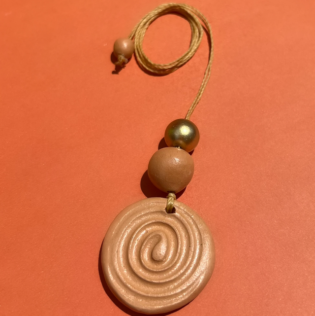 Cordão Koru Dourado Grande