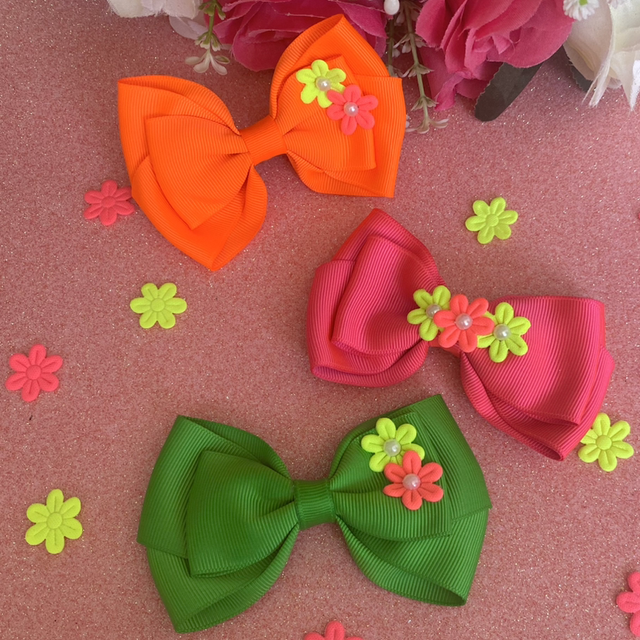 Barrette avec fleurs couleur néon 