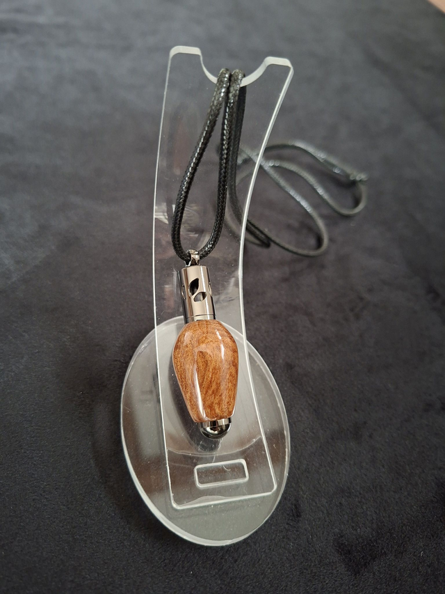 Pendentif aromathérapie gun métal en loupe d&#039;orme