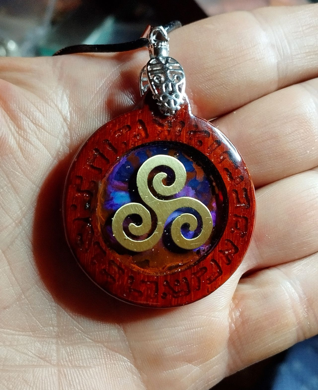 triskel (bois de rose)