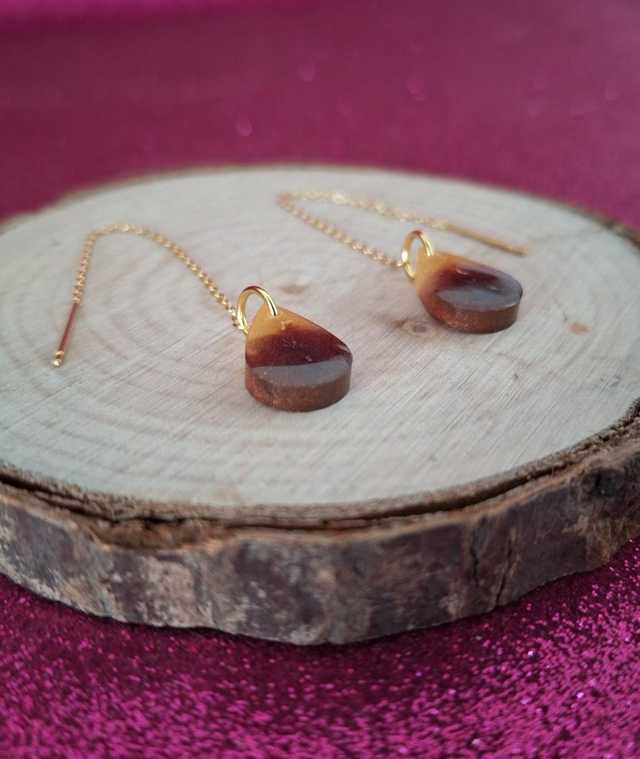 Boucles d&#039;oreilles à enfiler dorées gouttes dorées et marrons