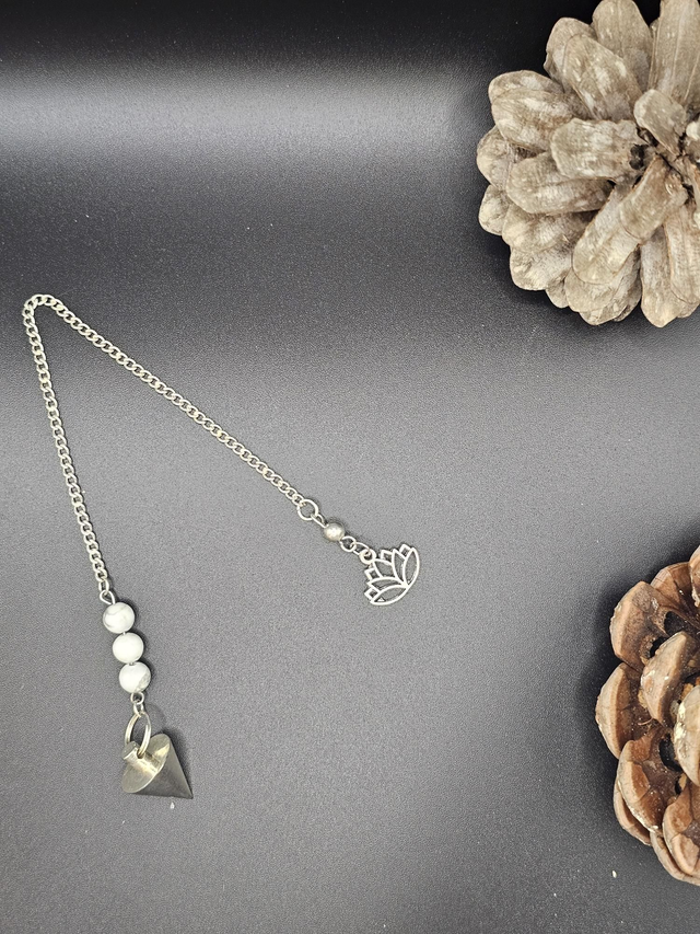 Pendule cône en métal + howlite