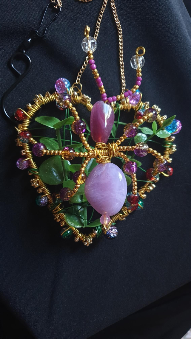 "Ant on a Beaded Heart" wire art