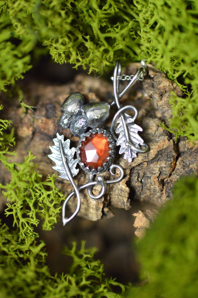 Pendentif Elfique - Grenat et champignons n°1