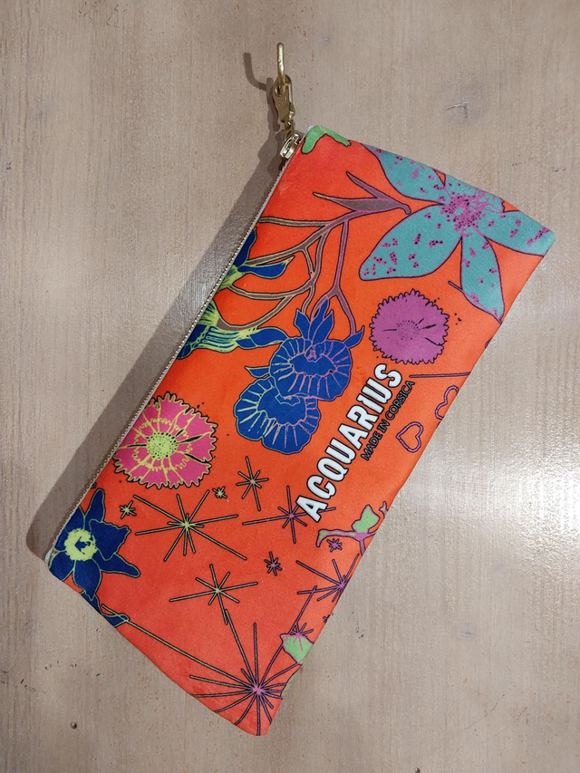 Orchidée Rouge. Pochette et trousse en velours.