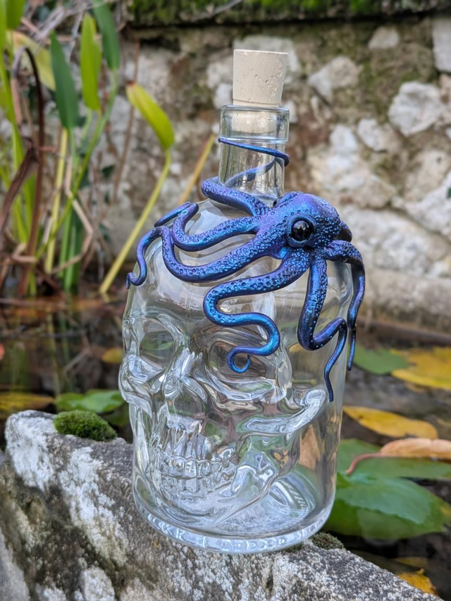 Bouteille crâne 70 cl pieuvre bleue